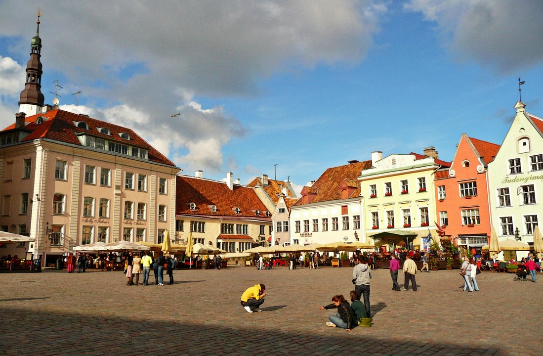 Resultado de imagen de tallin plaza ayuntamiento